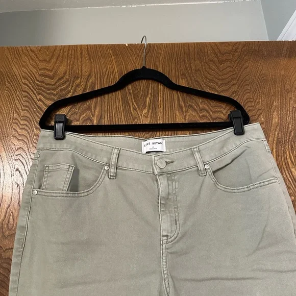 Lane Bryant Sage Green Mid-rise Straight Cropped Pants - Picture 4 of 8